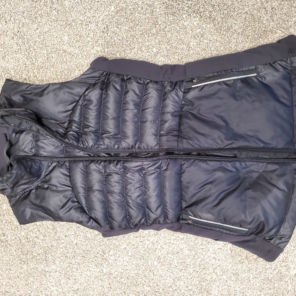 Lululemon black down for a run down vest 4